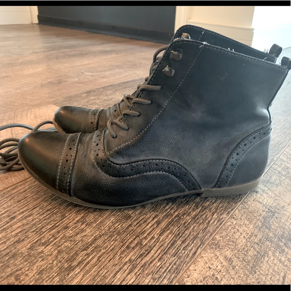 Cute booties! Size US6.5 UK38 women’s.